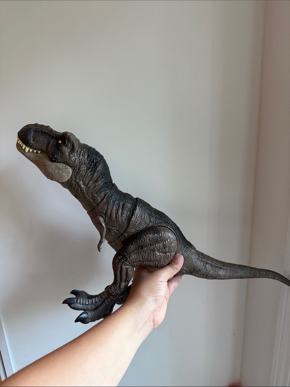 Mattel Jurassic World Dominion Thrash 'N Devour Tyrannosaurus Rex action figure